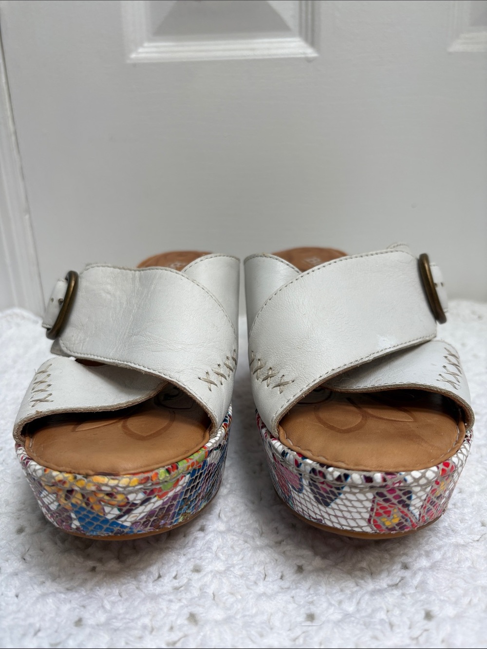 Born Curstyn White Leather Floral Mosaic Boho Wedge Heel Sandals Women’s Size 8M - Picture 8 of 14